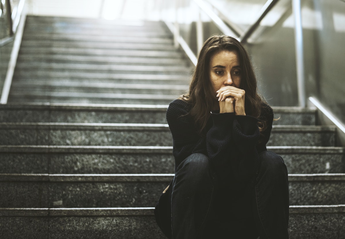 woman-sitting-on-steps-guesthouse